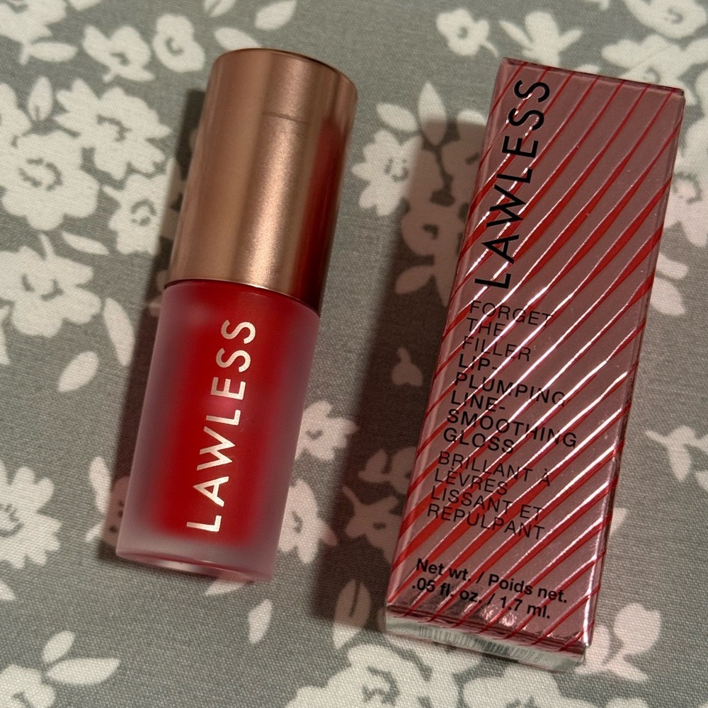 Lawless lip plumping gloss